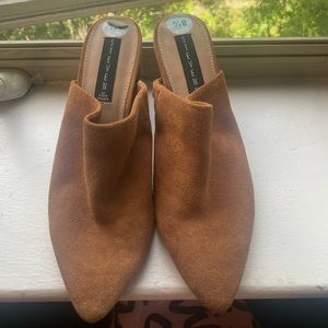 Steve Madden Size 8 1/2 brown slip on heeled shoe